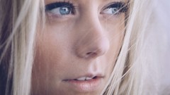 Woman faces blondes blue eyes