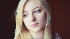 Woman faces blondes blue eyes