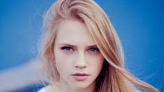 Woman faces blondes blue eyes