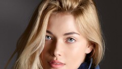 Woman faces blondes blue eyes