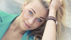 Woman faces blondes blue eyes