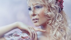 Woman faces blondes curly hair