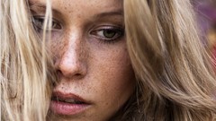 Woman faces blondes freckles