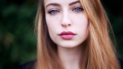 Woman faces blondes green eyes