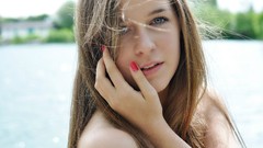 Woman faces blondes green eyes