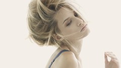 Woman faces blondes models