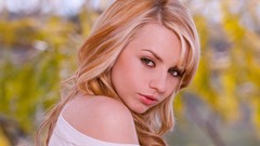 Woman faces blondes models Lexi Belle