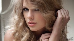 Woman faces blondes taylor swift singers