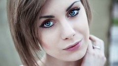 Woman faces blue eyes short hair models E4