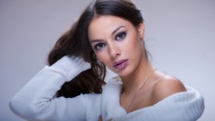 Woman faces brunettes