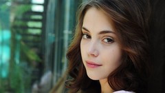 Woman faces brunettes