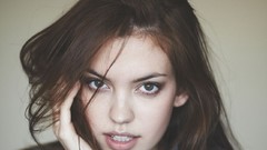 Woman faces brunettes