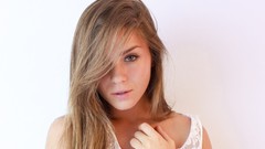 Woman faces brunettes Simple Background Lily C