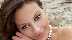 Woman faces earrings long hair green eyes brunettes lorena 