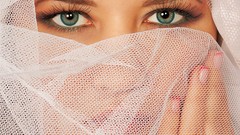 Woman faces green eyes