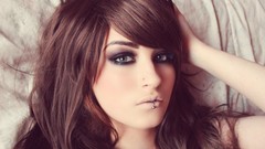 Woman faces green eyes brunettes lip piercing Lolina Green Niky 