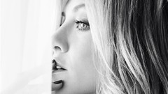 Woman faces jennifer aniston grayscale