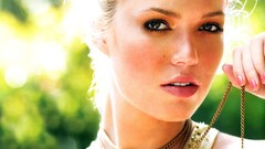 Woman faces mandy moore blondes