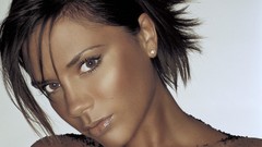 Woman faces victoria beckham