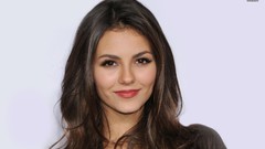 Woman faces victoria justice brunettes
