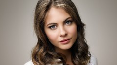 Woman faces willa holland