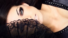 Woman fans brunettes