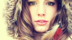 Woman feathers faces green eyes brunettes