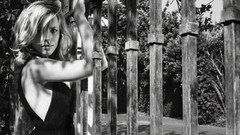 Woman fences blondes rachel mcadams