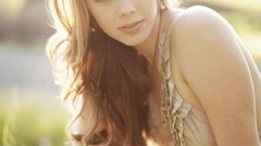 Woman fields shoulders blondes Taylor McCutchan