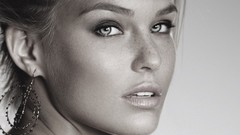 Woman freckles bar refaeli