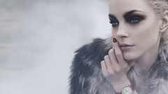 Woman fur coat Jessica Stam