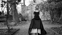 Woman Garden dress Actress kate hudson grayscale