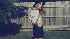 Woman Garden hats blondes taylor swift singers red lipstick