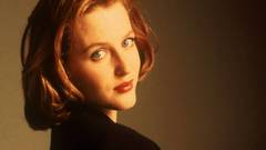 Woman Gillian Anderson faces Actress