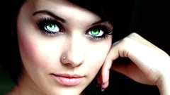 Woman graphics green eyes