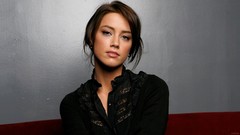 Woman gray background Celebrity Actress brunettes amber heard 