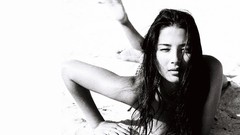 Woman grayscale Jessica Gomes