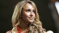 Woman grazuole Celebrity Hayden