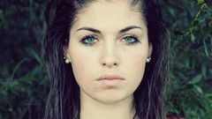 Woman green eyes models Hannah Biermann