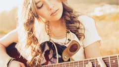 Woman guitars blondes