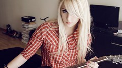 Woman guitars blondes models
