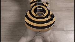 Woman guitars nude color