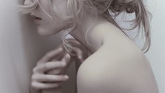 Woman hands shoulders blondes