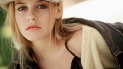 Woman hats Alicia Silverstone Actress blondes