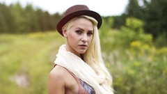 Woman hats blondes models