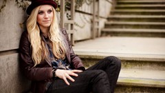 Woman hats blondes Taylor McCutchan