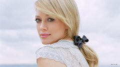 Woman Hilary Duff