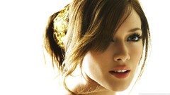 Woman Hilary Duff