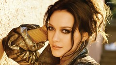 Woman Hilary Duff brunettes