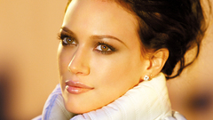 Woman Hilary Duff faces